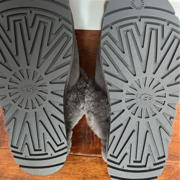 UGG Women Disquette Slipper Grey Fur Slide Size 8 - Picture 2 of 8